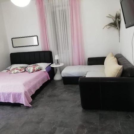 Apartment Izabela Split Bagian luar foto